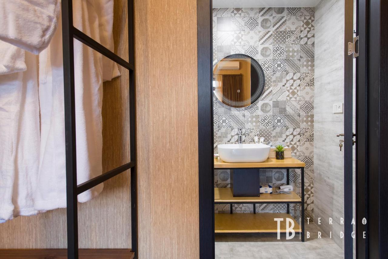 Terra Bridge Hotel Tbiliszi Kültér fotó