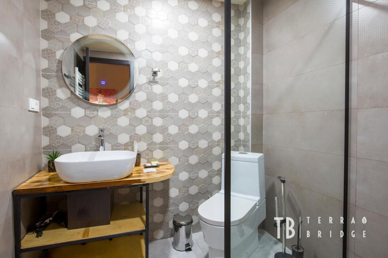 Terra Bridge Hotel Tbiliszi Kültér fotó