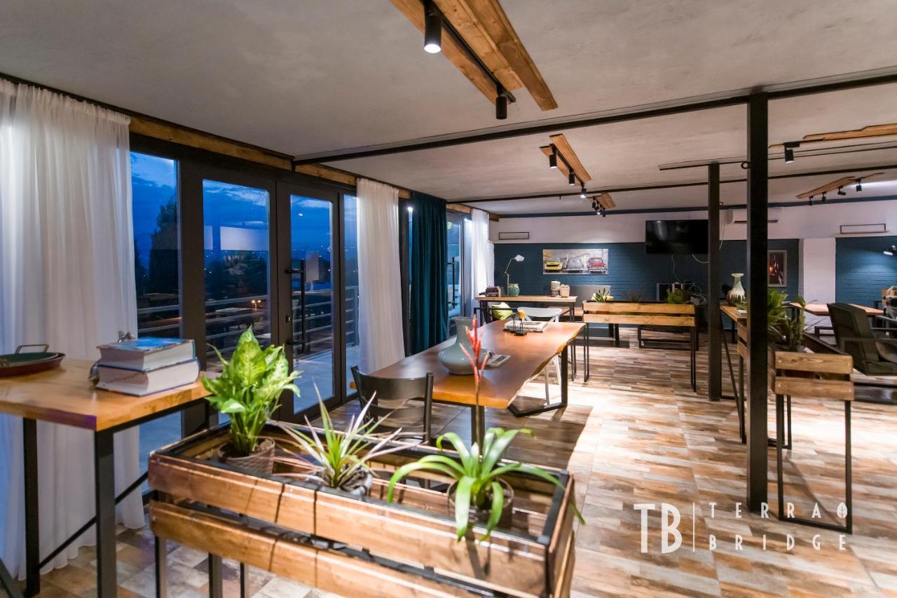 Terra Bridge Hotel Tbiliszi Kültér fotó