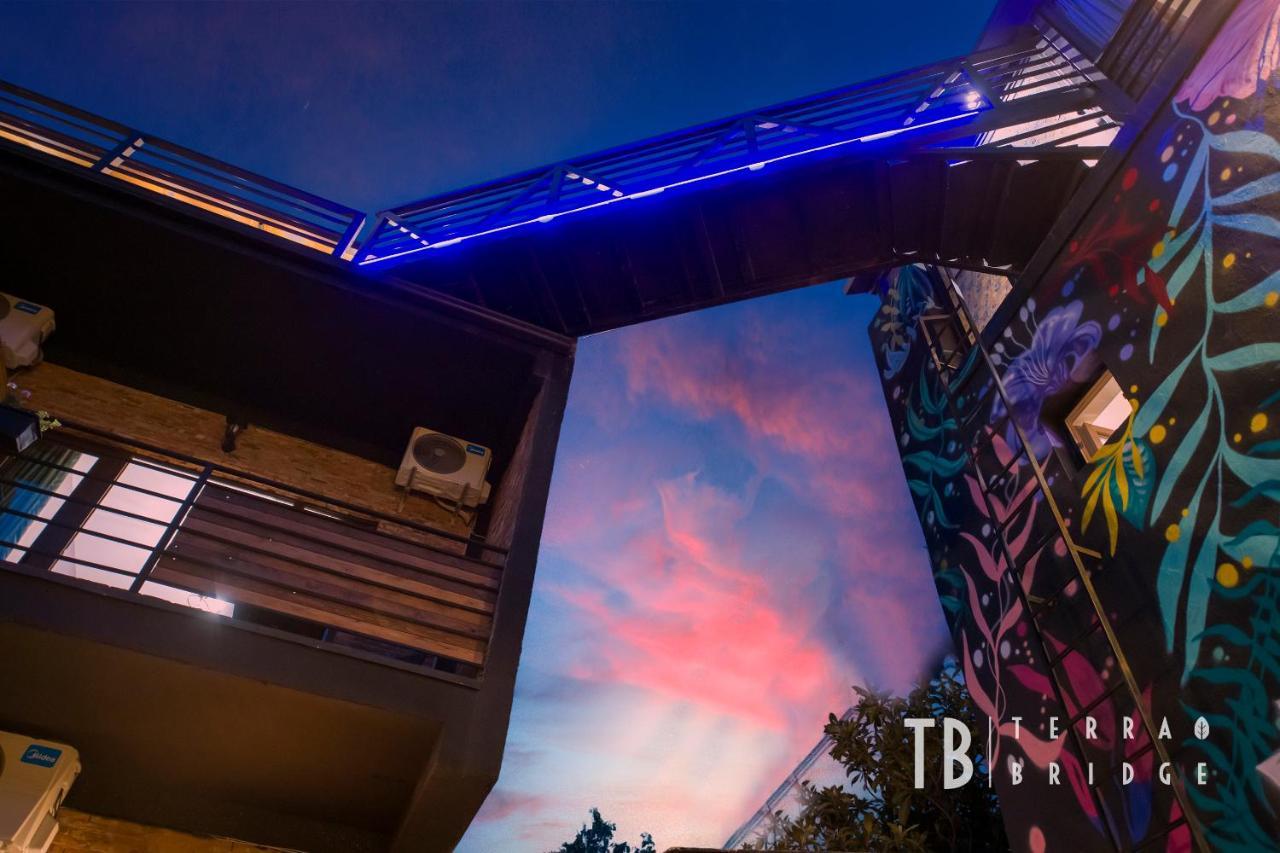 Terra Bridge Hotel Tbiliszi Kültér fotó