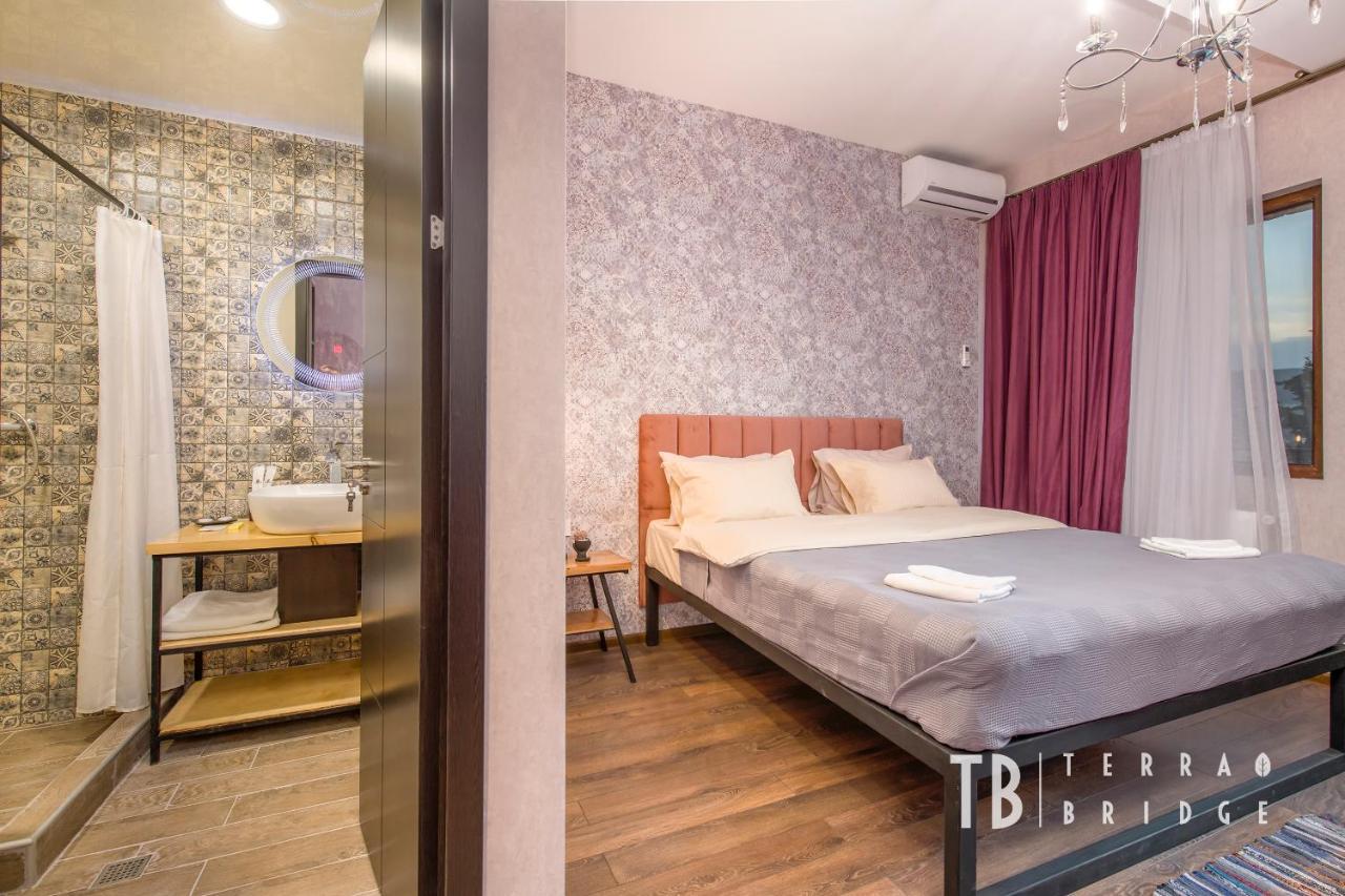Terra Bridge Hotel Tbiliszi Kültér fotó